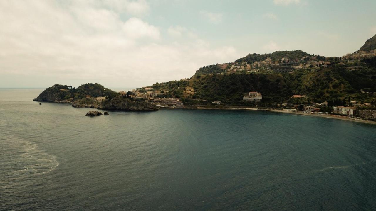 Mare Roccia Beachfront Apartment ตาออร์มินา ภายนอก รูปภาพ