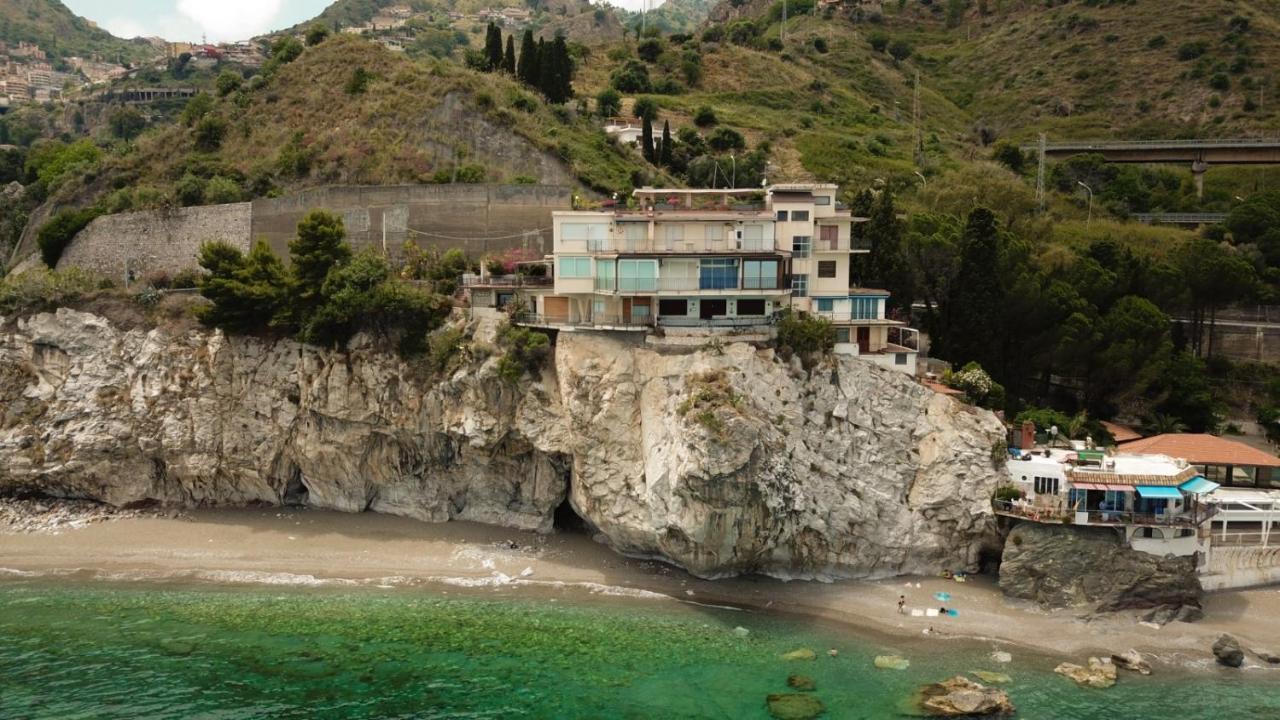 Mare Roccia Beachfront Apartment ตาออร์มินา ภายนอก รูปภาพ