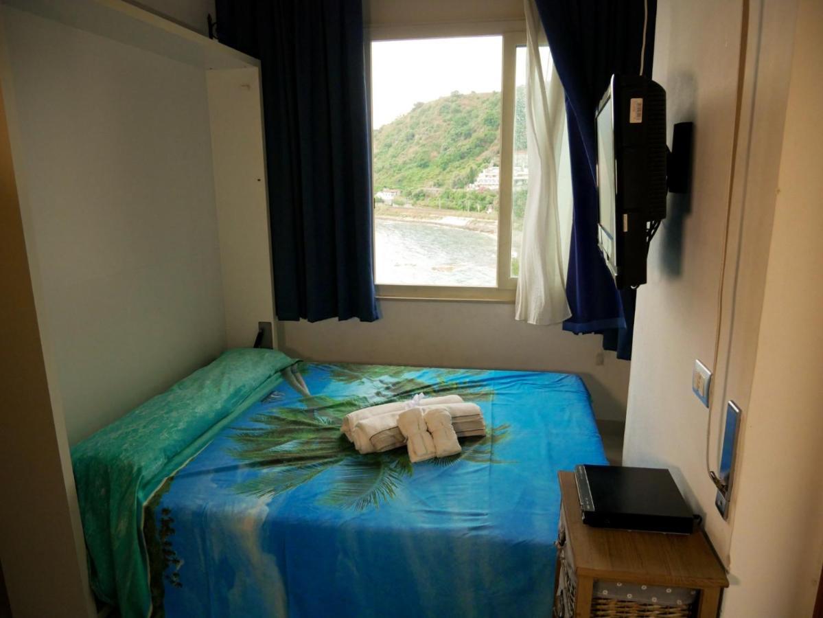 Mare Roccia Beachfront Apartment ตาออร์มินา ภายนอก รูปภาพ